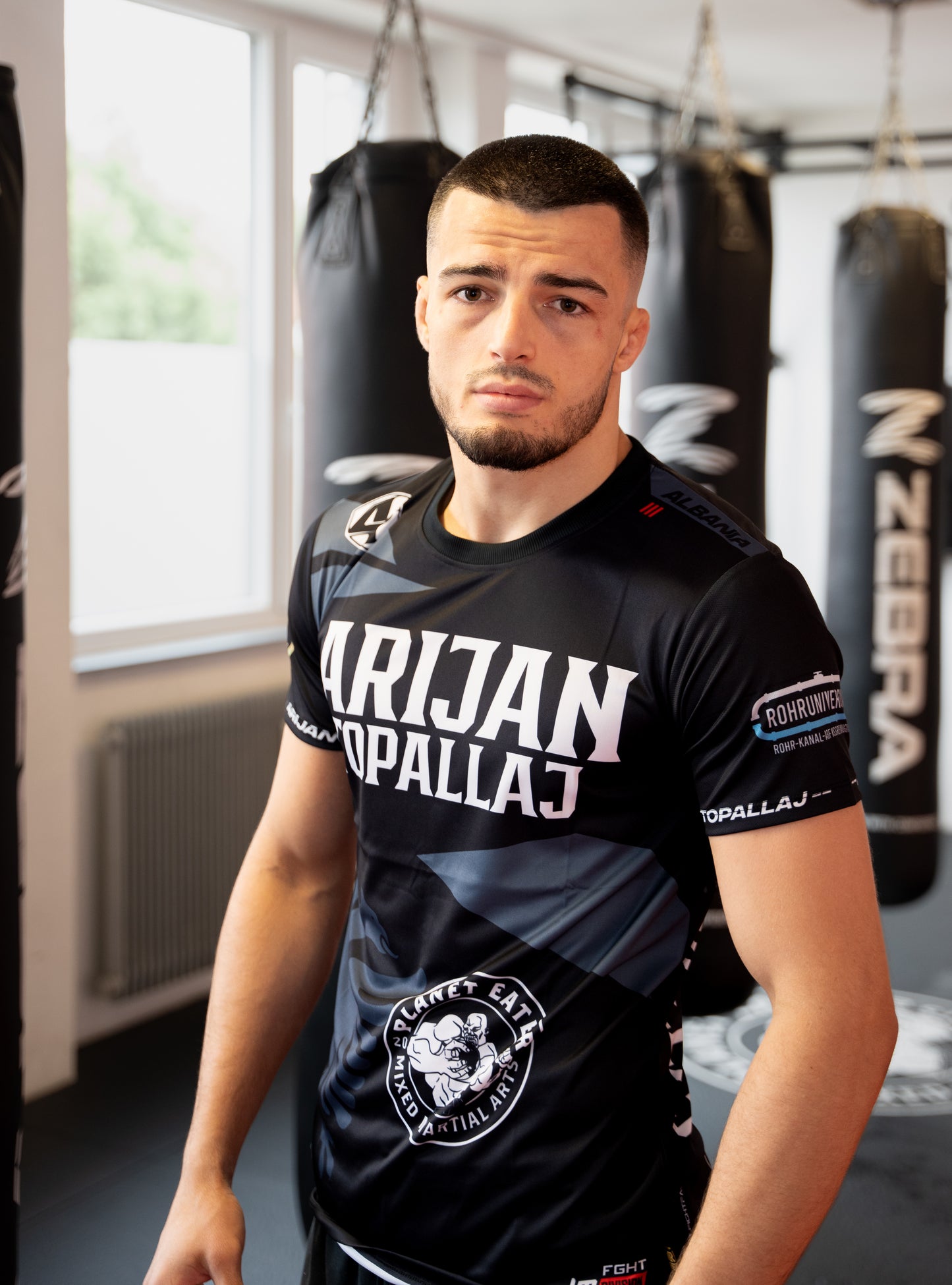 ARIJAN TOPALLAJ T-Shirt Schwarz