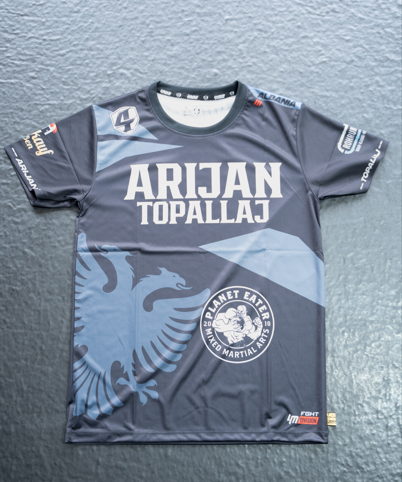 ARIJAN TOPALLAJ T-Shirt Schwarz